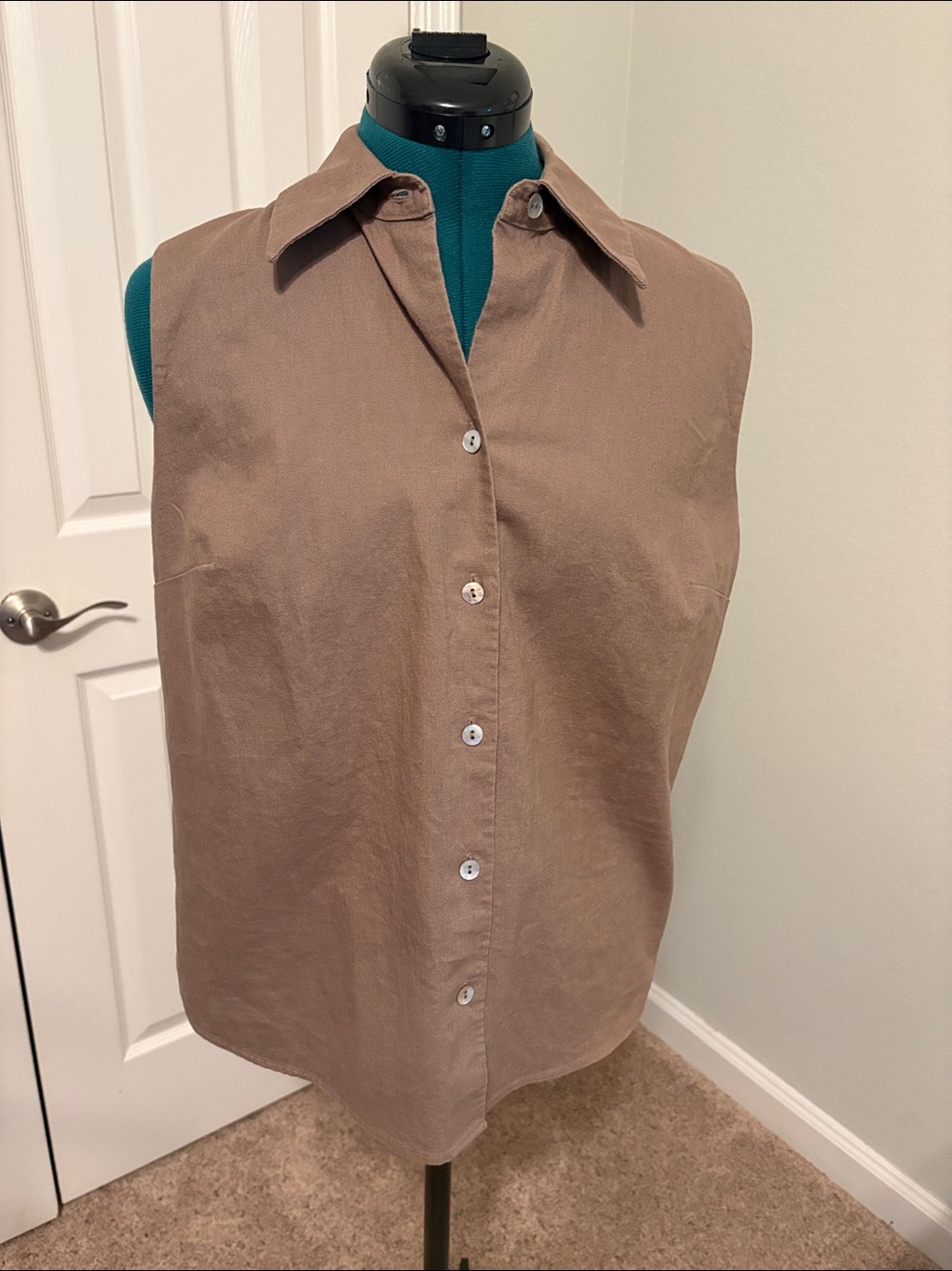 NWT Vince Sleeveless Hemp Cotton Button-Front Shirt Desert Wind Medium